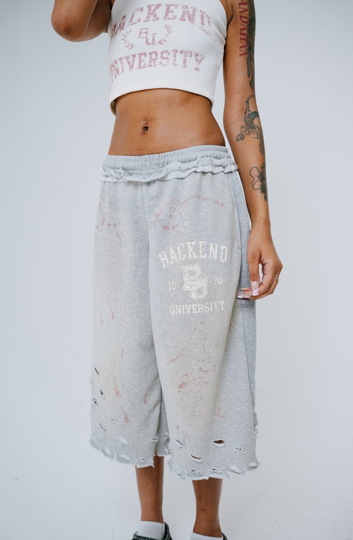 26’ FALL SEMESTER 3/4 SHORTS (GREY)