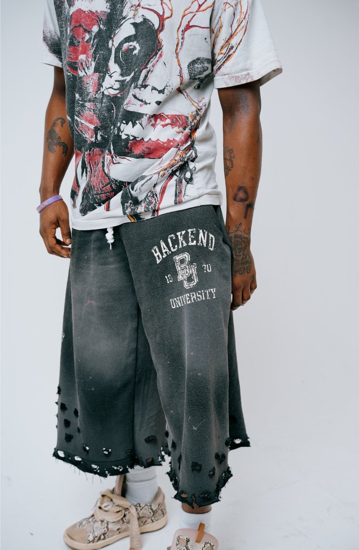 26’ FALL SEMESTER 3/4 SHORTS (BLACK)
