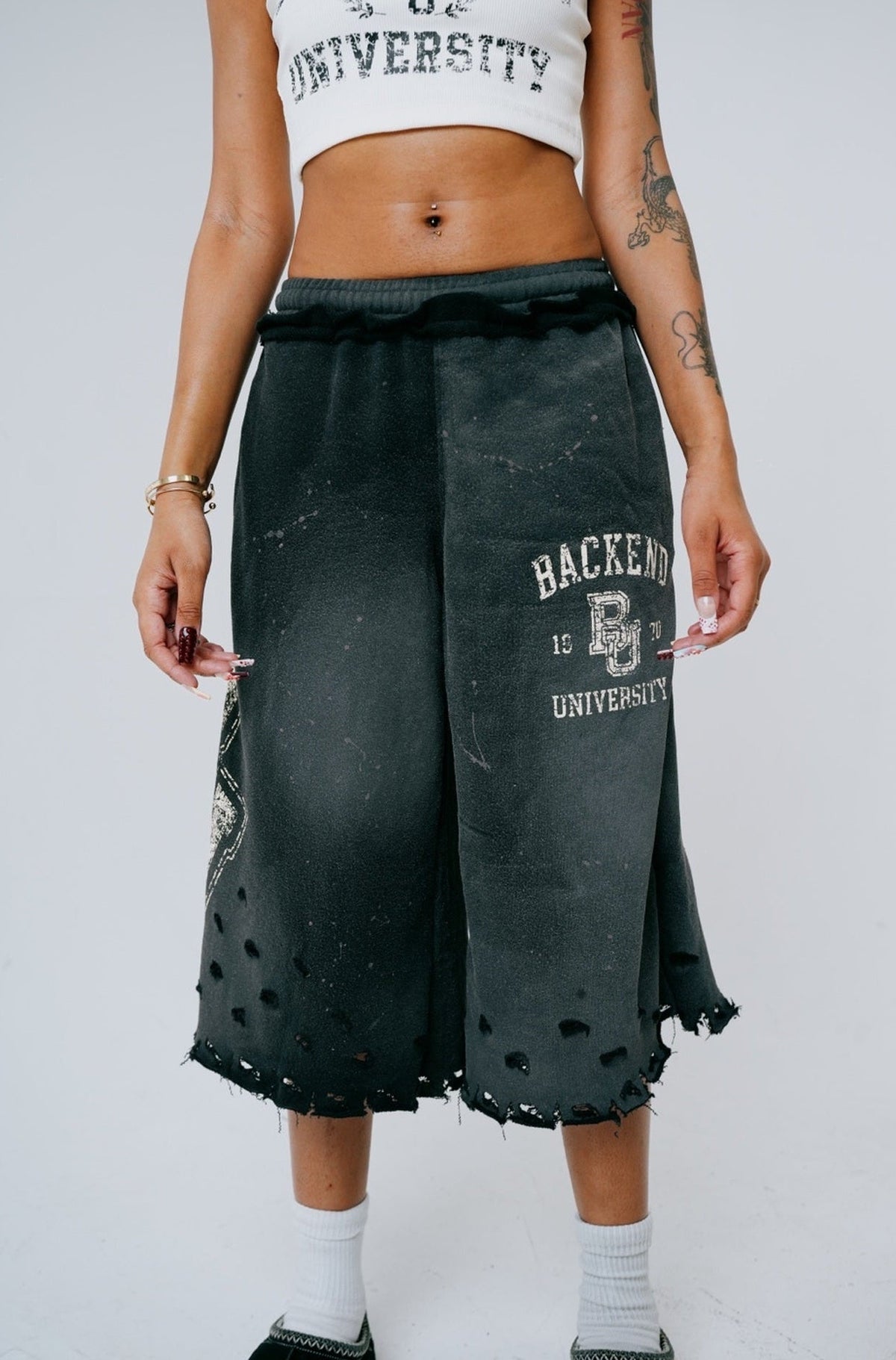 26’ FALL SEMESTER 3/4 SHORTS (BLACK)